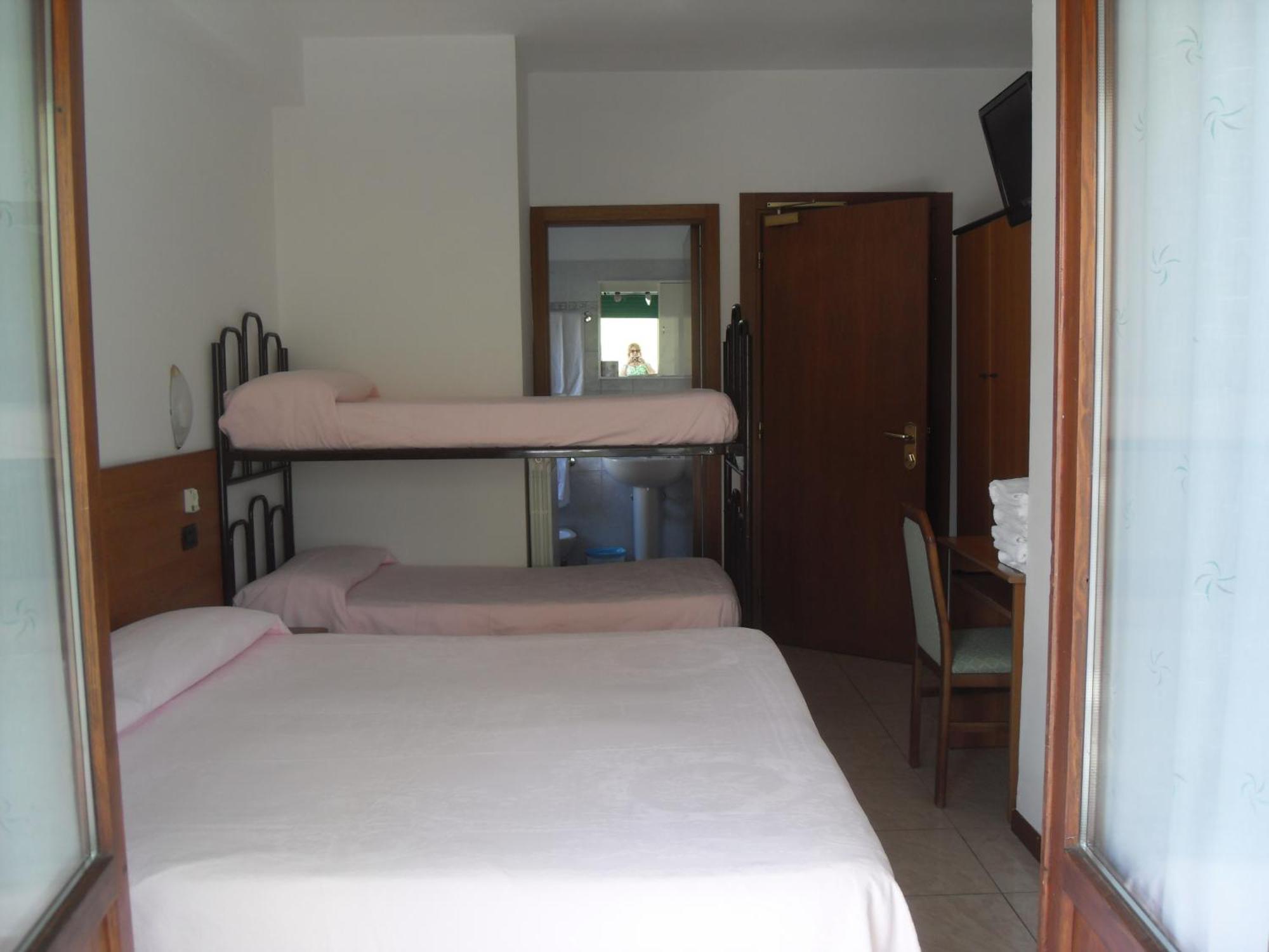 Hotel Ferrara San Benedetto del Tronto Rum bild