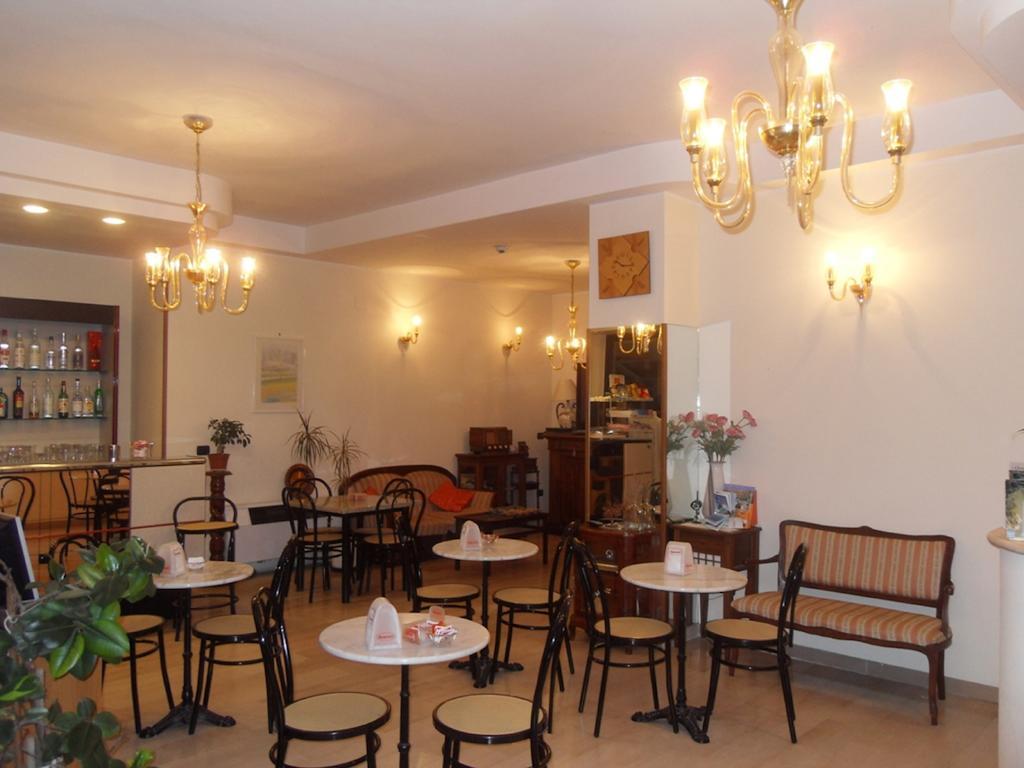 Hotel Ferrara San Benedetto del Tronto Exteriör bild