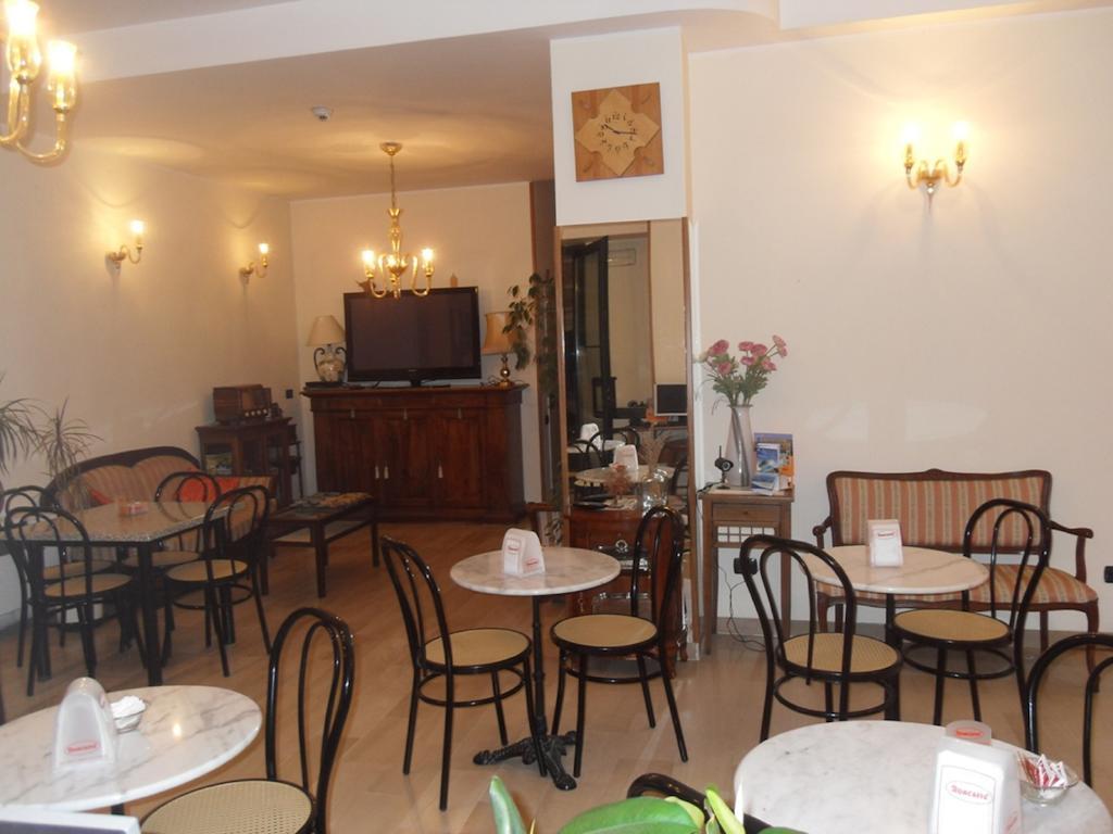 Hotel Ferrara San Benedetto del Tronto Exteriör bild