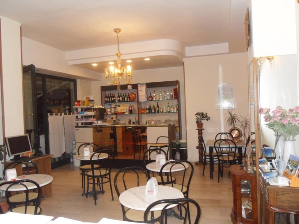 Hotel Ferrara San Benedetto del Tronto Exteriör bild