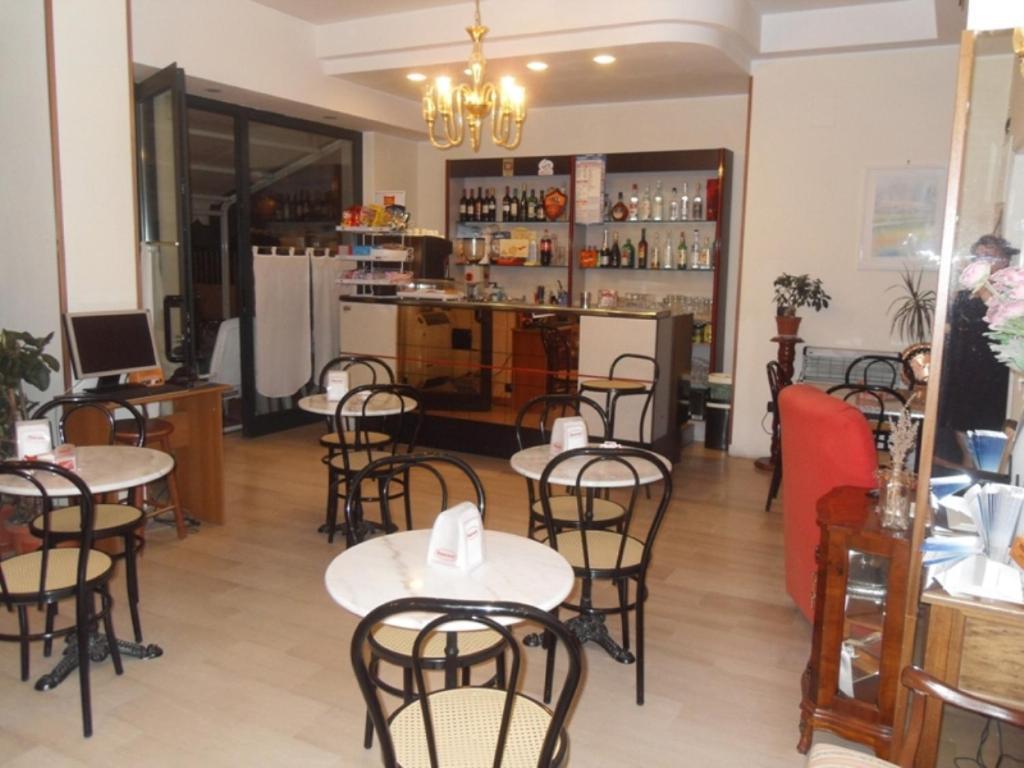 Hotel Ferrara San Benedetto del Tronto Exteriör bild